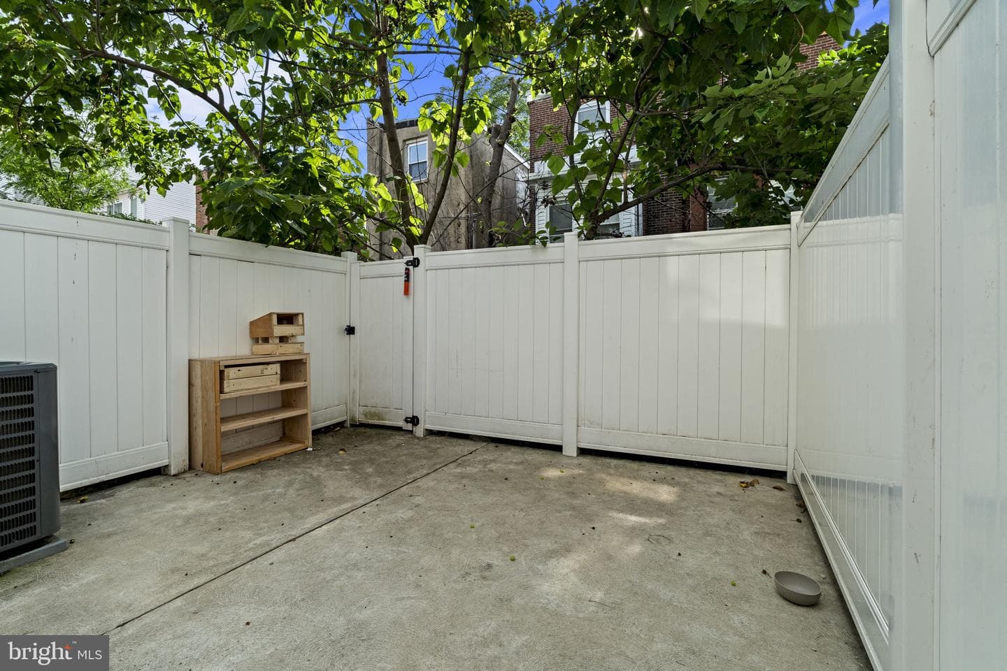 1740 N Lambert Street photo 39