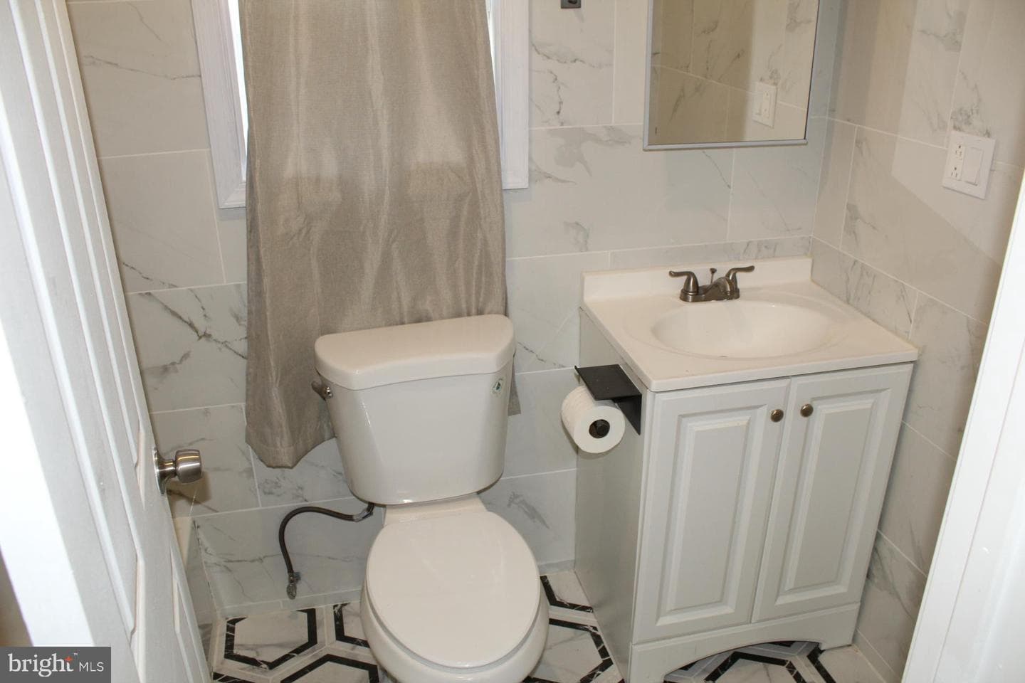 2546 W Seltzer Street photo 10