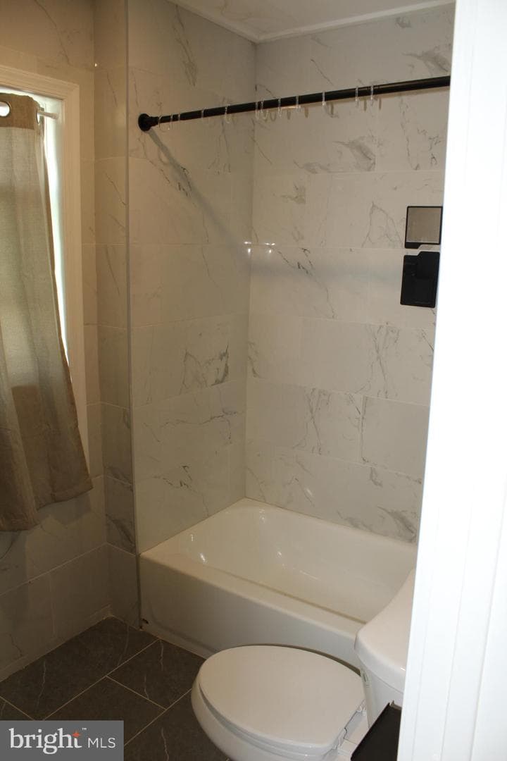 2546 W Seltzer Street photo 17