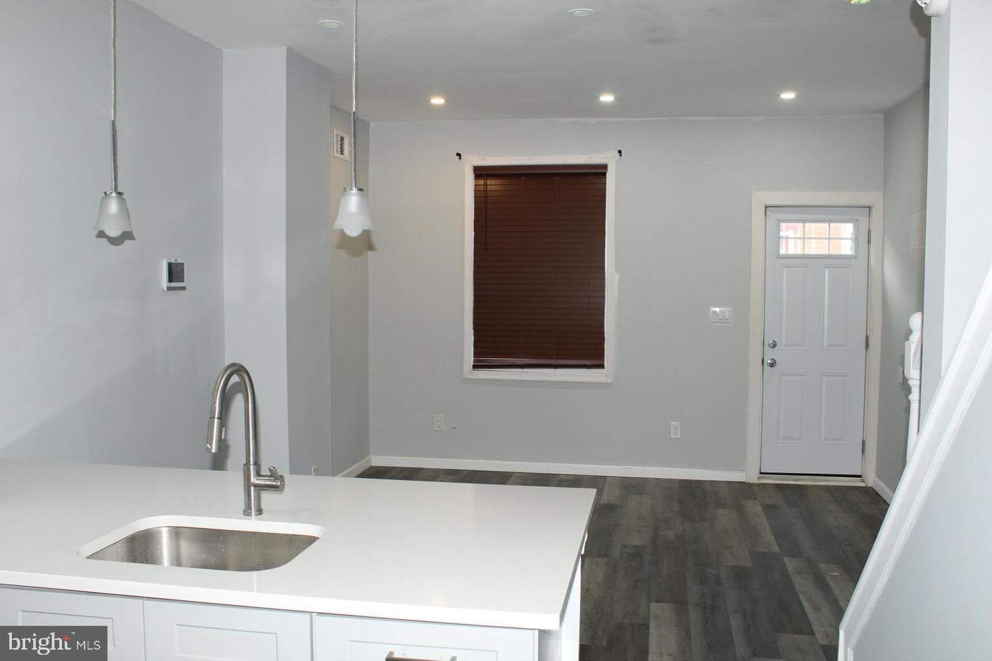 2546 W Seltzer Street photo 5