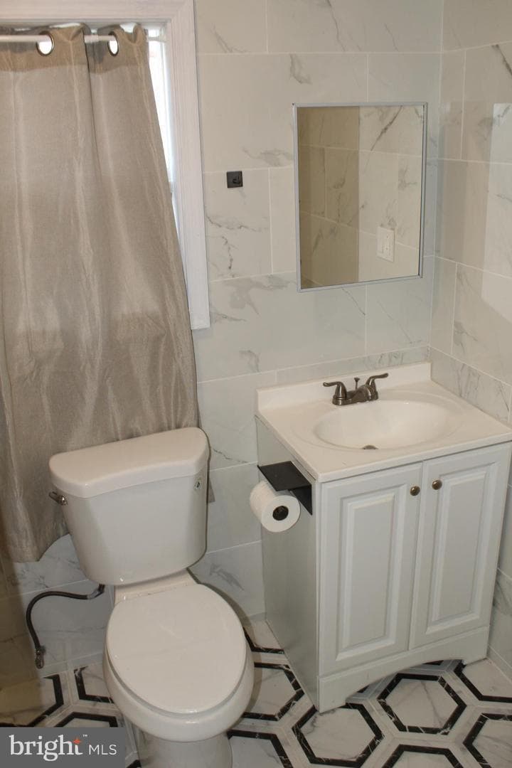 2546 W Seltzer Street photo 8