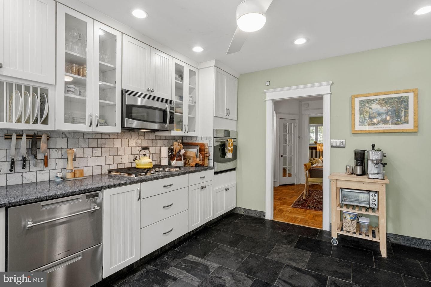 156 E Roumfort Road photo 32