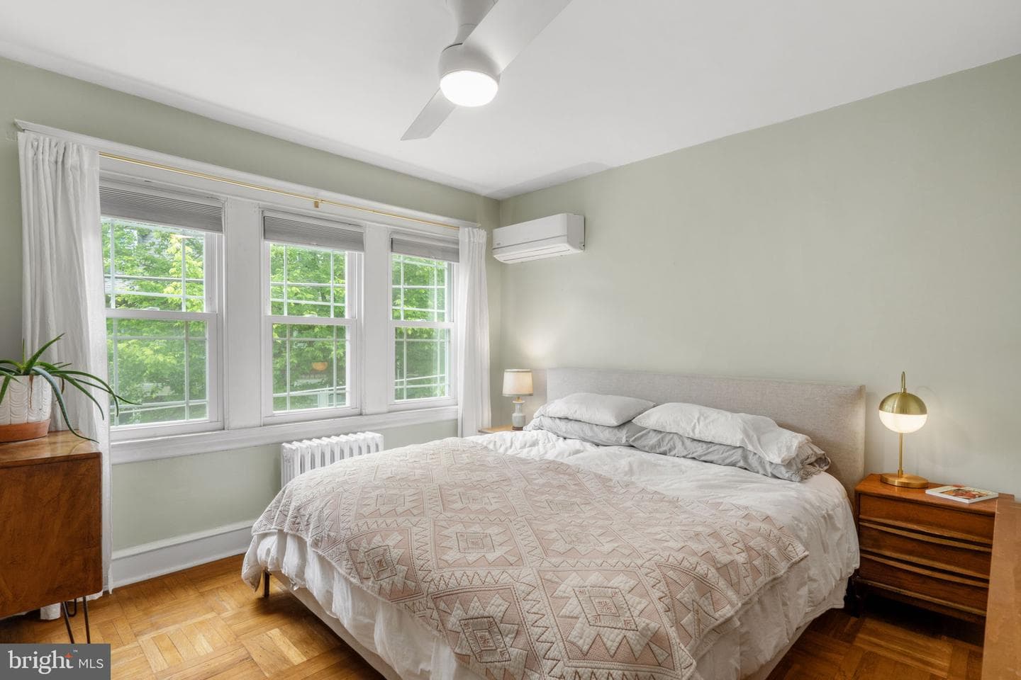 156 E Roumfort Road photo 41