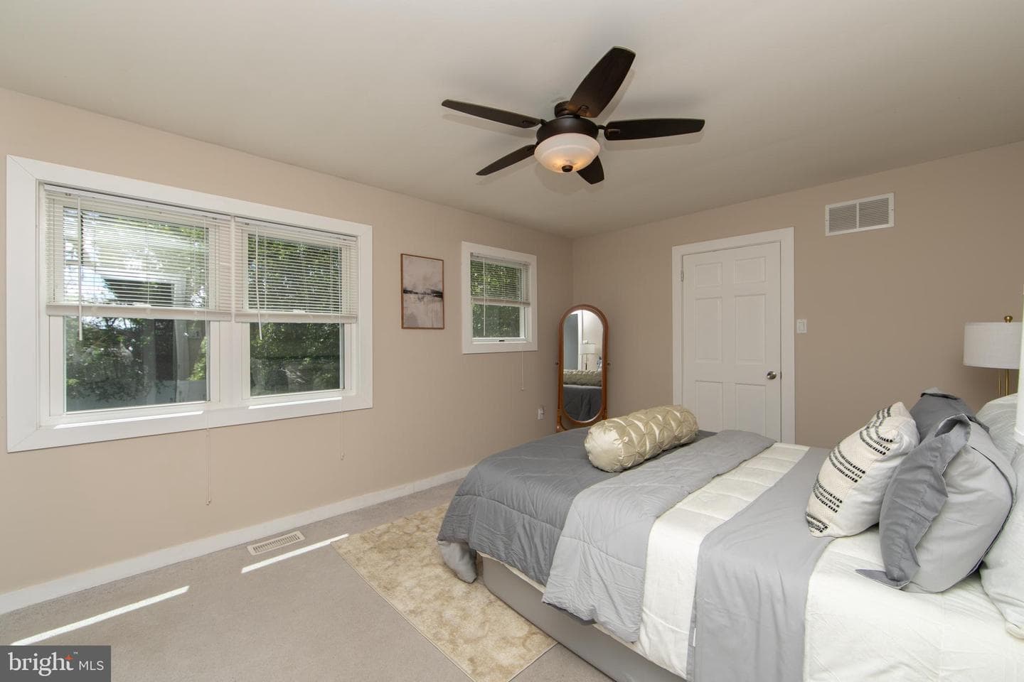 335 Cinnaminson Street photo 24