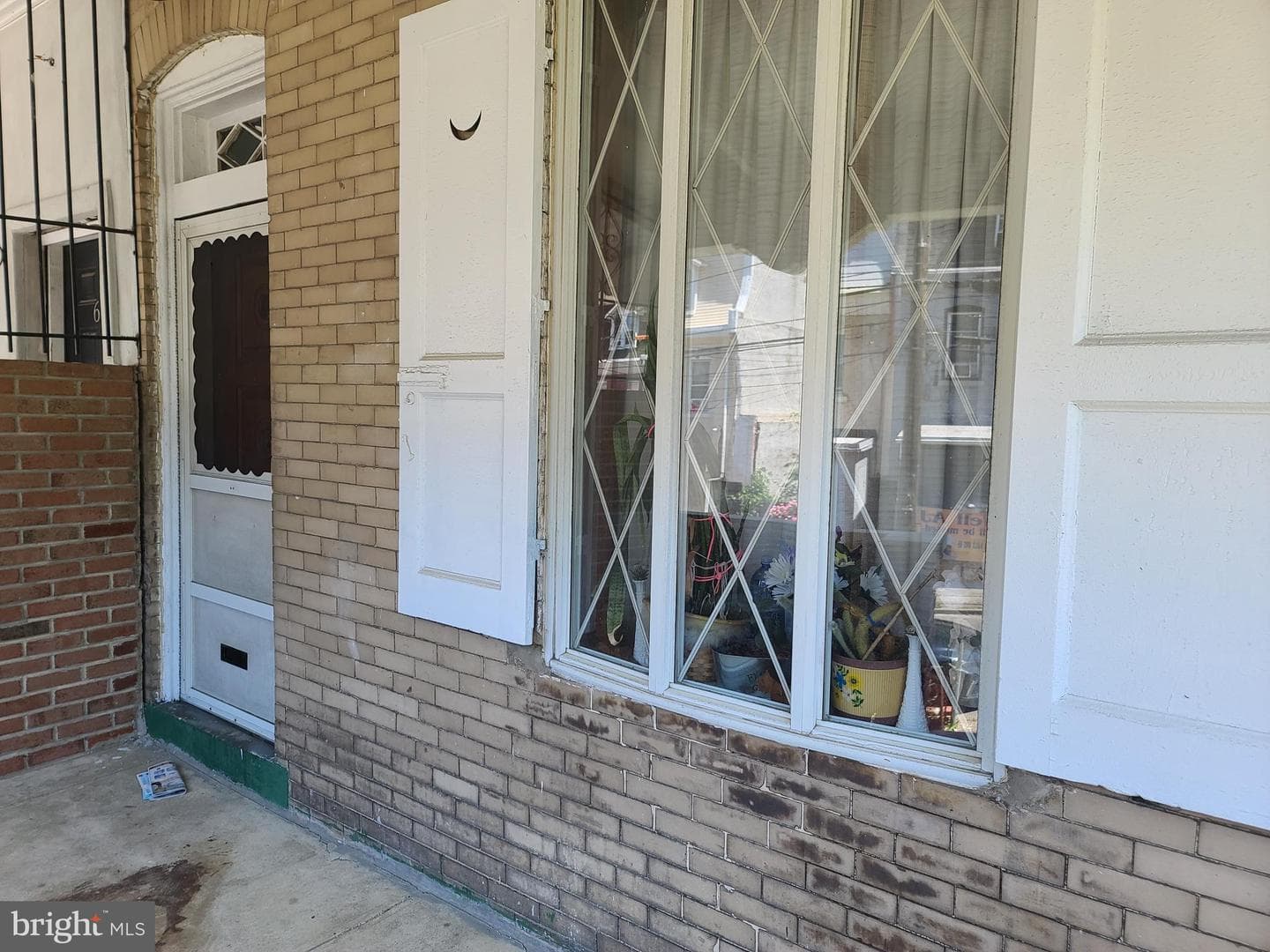 64 E Coulter Street photo 3