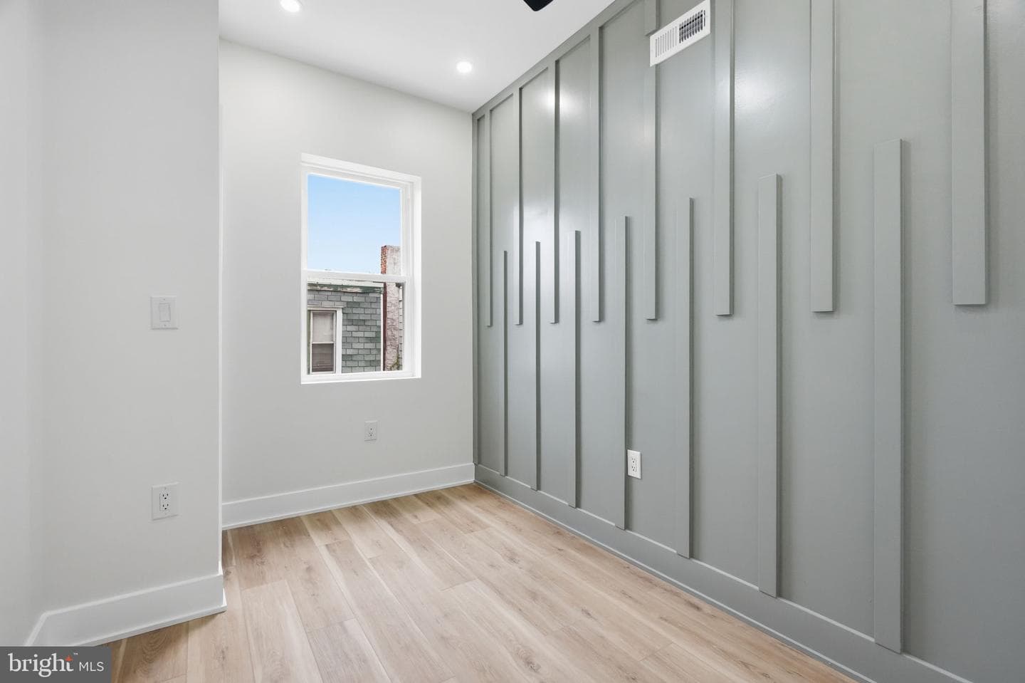 512 S Yewdall Street photo 17
