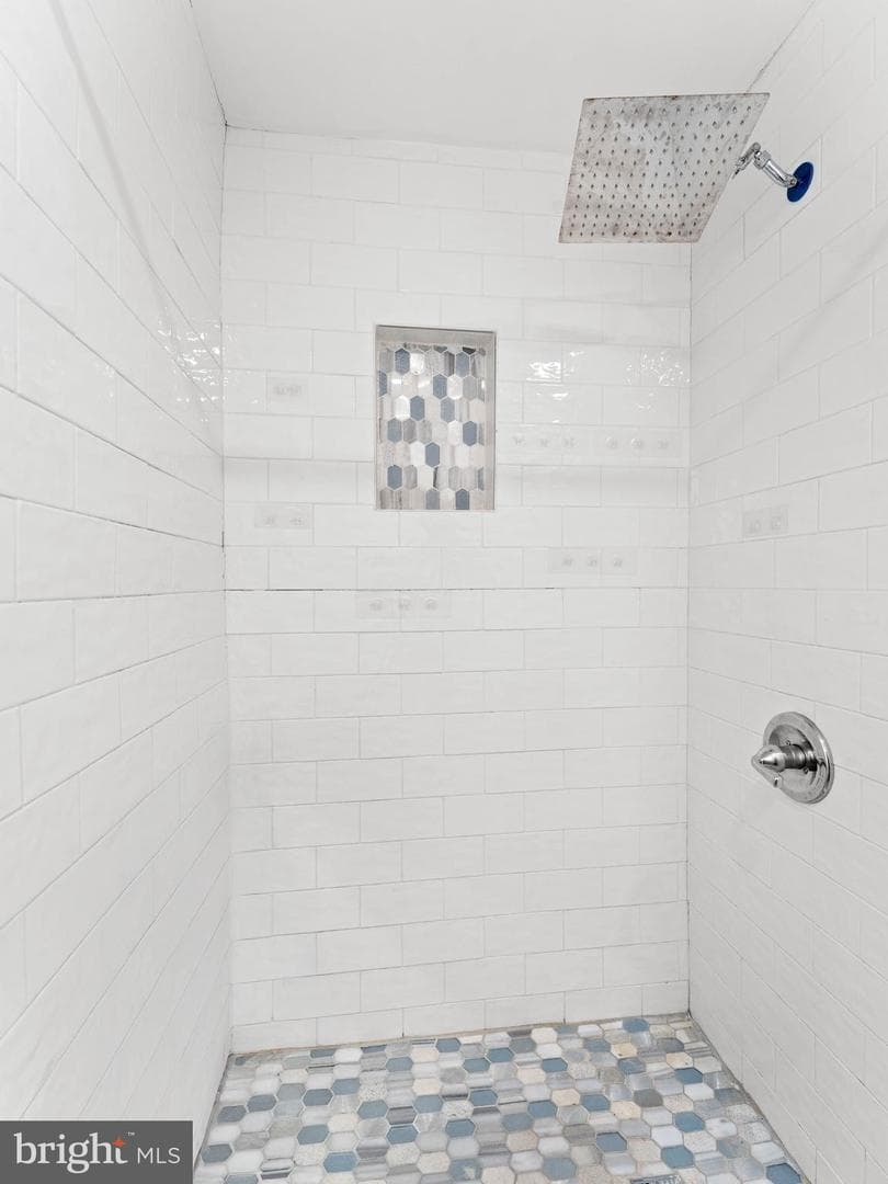 2443 Nicholas Street photo 22