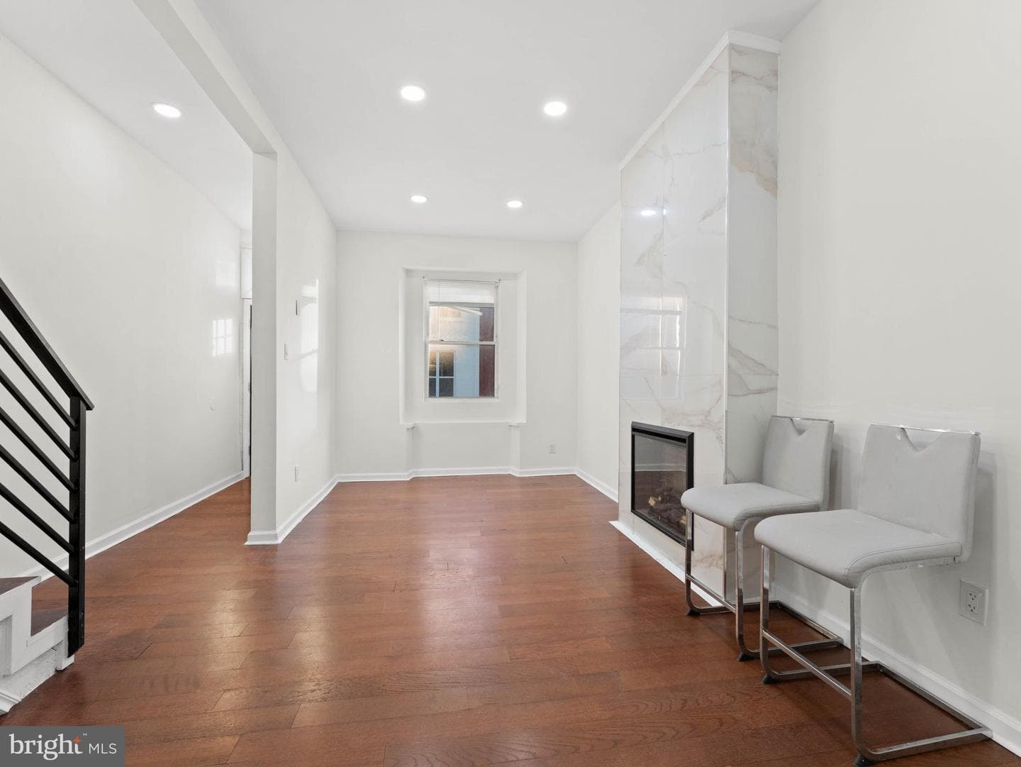 2443 Nicholas Street photo 3
