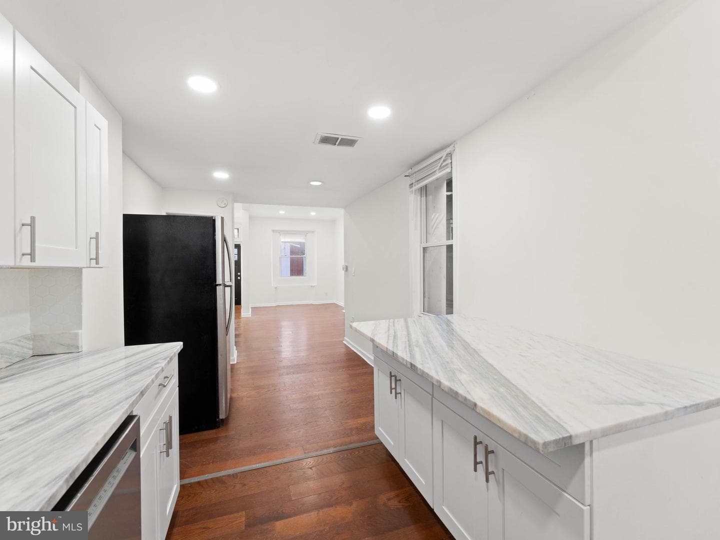 2443 Nicholas Street photo 8