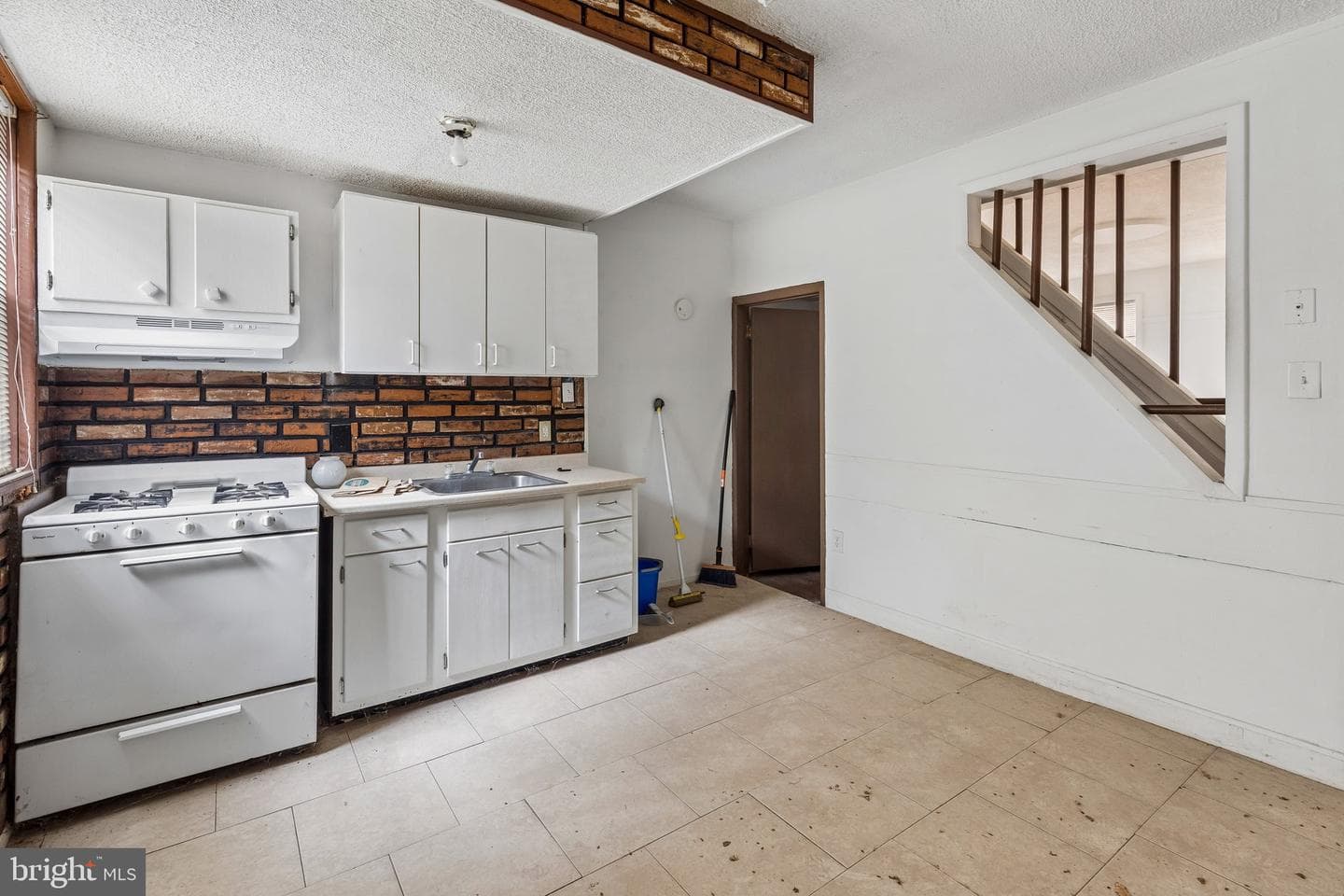 1448 S Bouvier Street photo 9