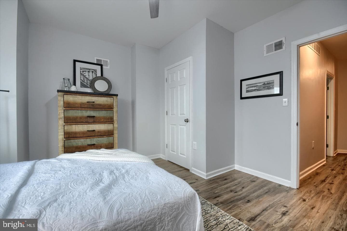 107 N Yewdall Street photo 10