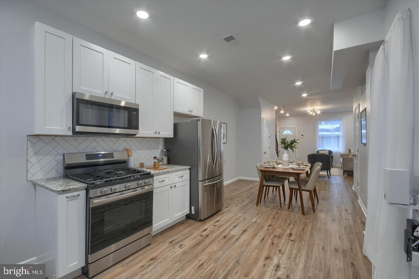107 N Yewdall Street photo 6
