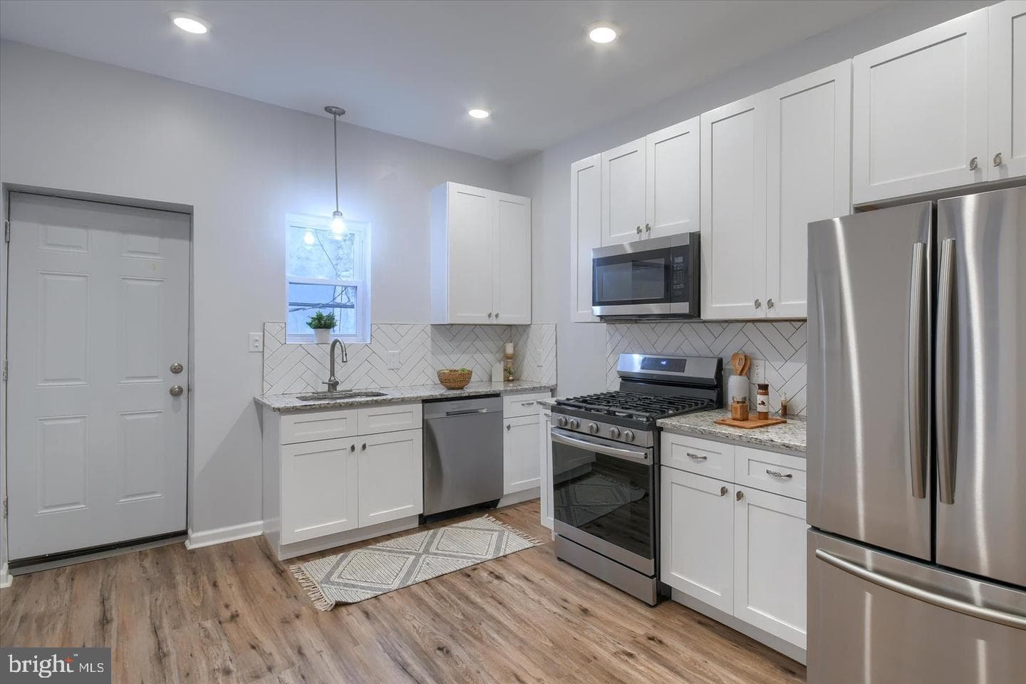107 N Yewdall Street photo 8