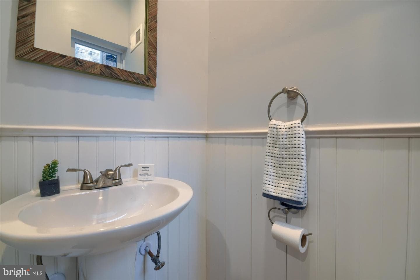 107 N Yewdall Street photo 9