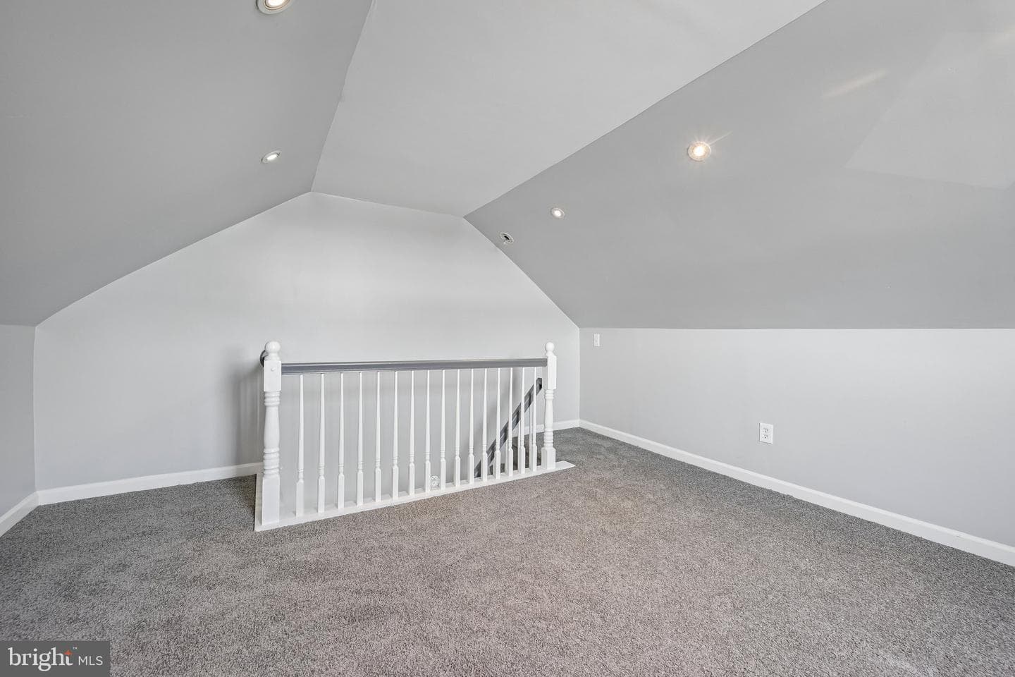 407 Unruh Avenue photo 20