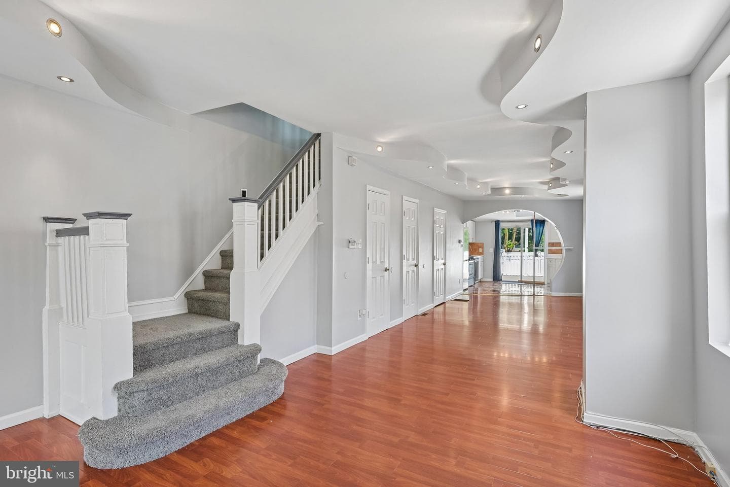 407 Unruh Avenue photo 5