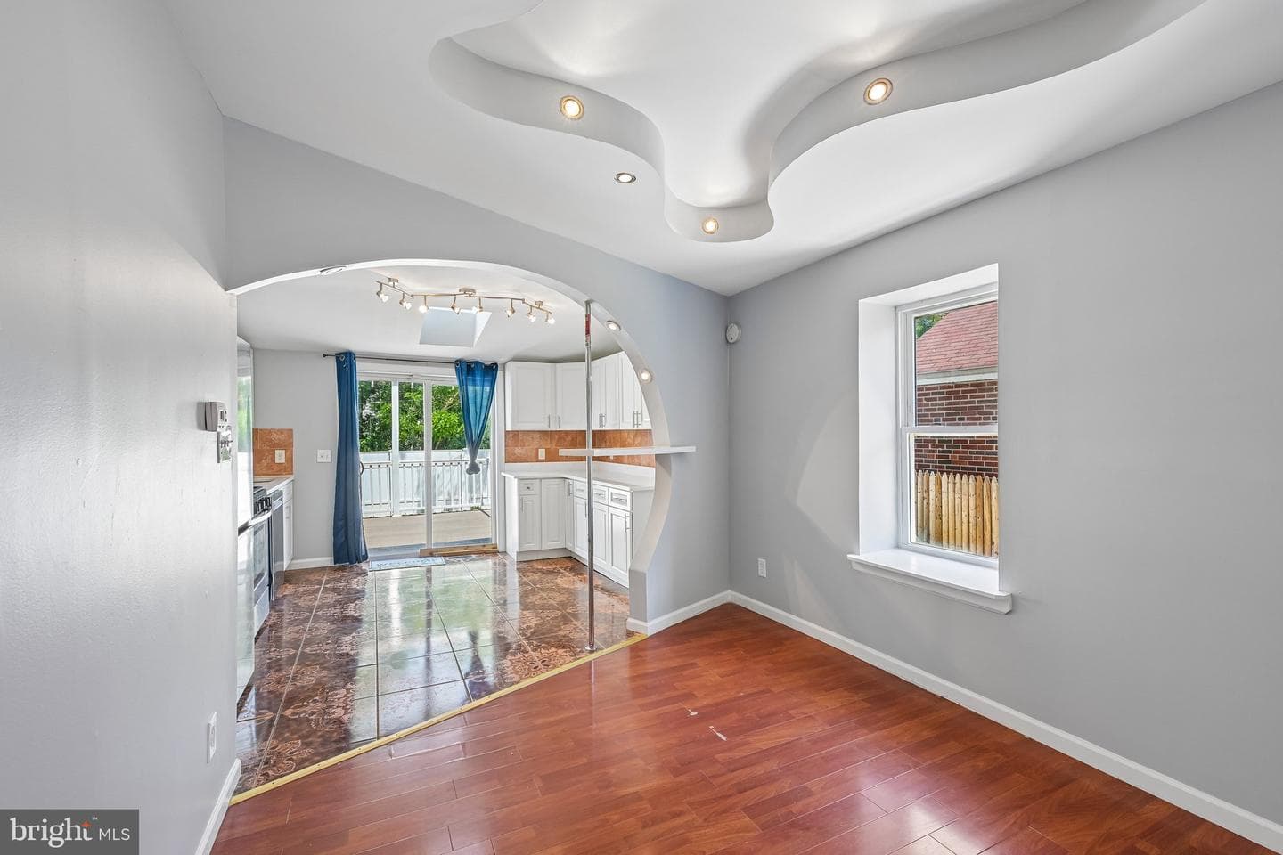 407 Unruh Avenue photo 8