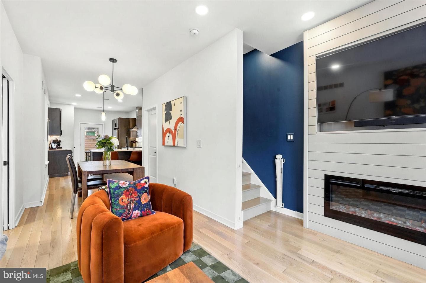 2304 Christian Street photo 6