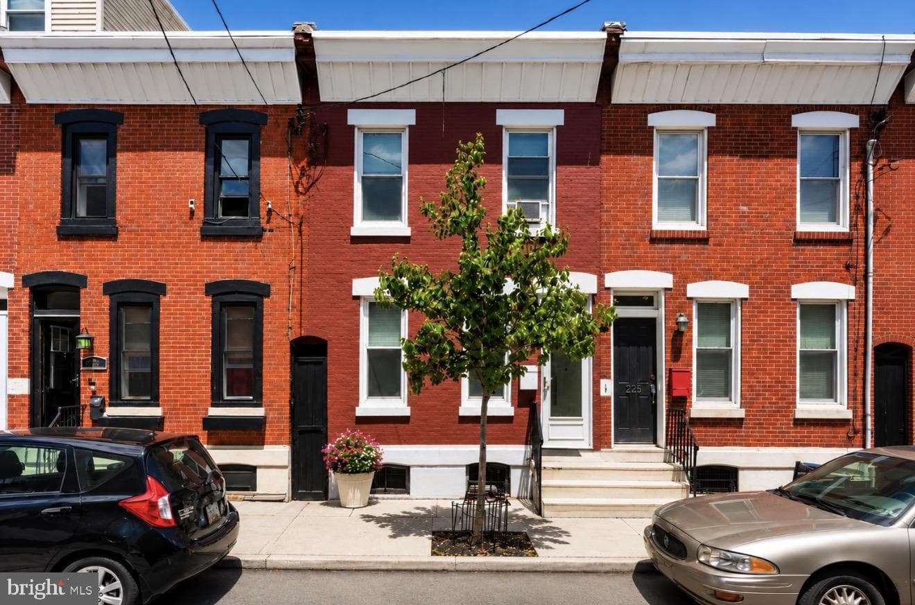 227 Watkins St photo 1