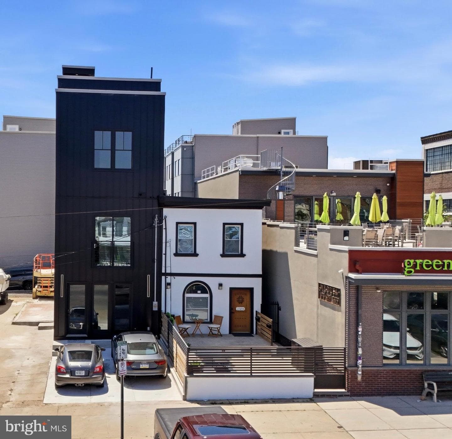 2506 E York Street photo 3