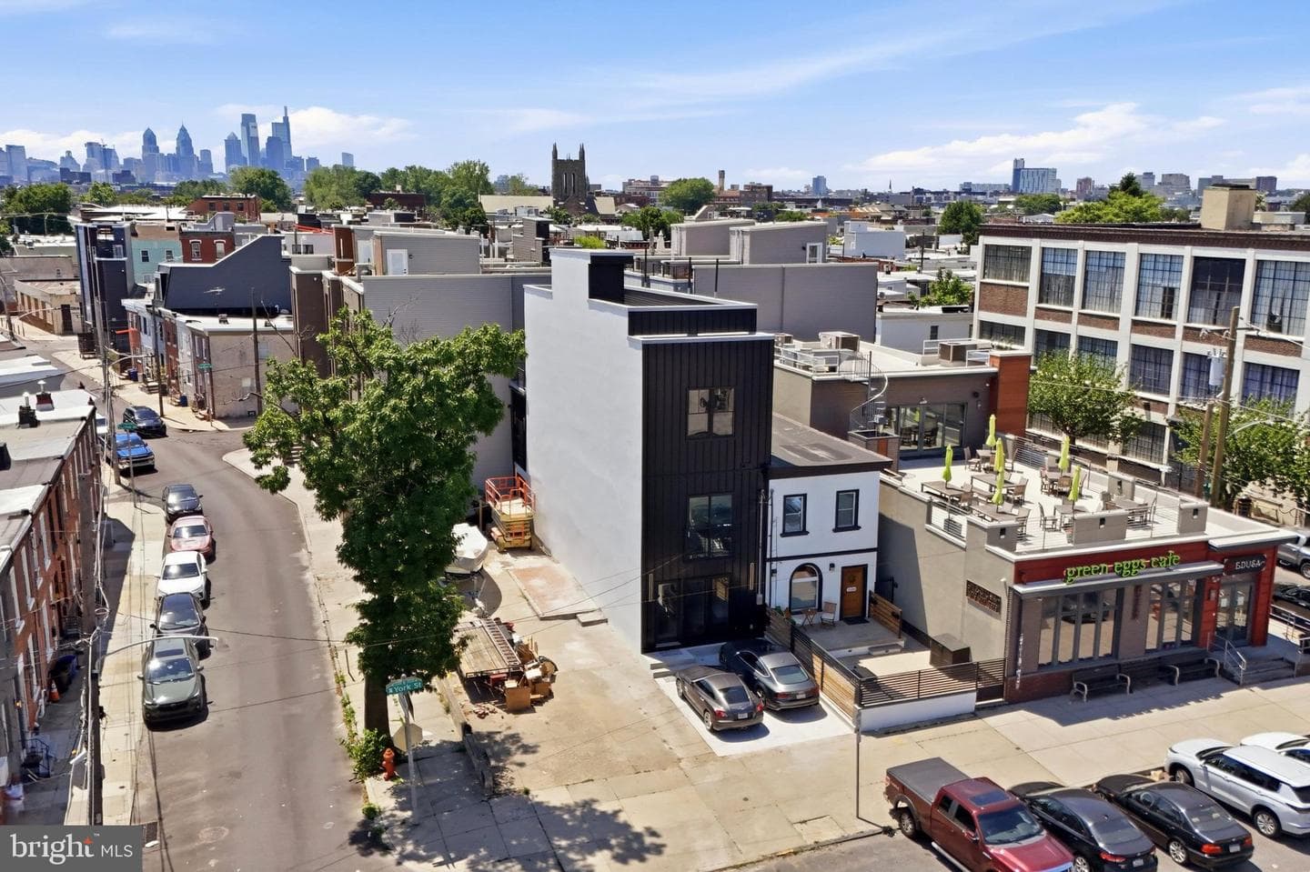 2506 E York Street photo 40