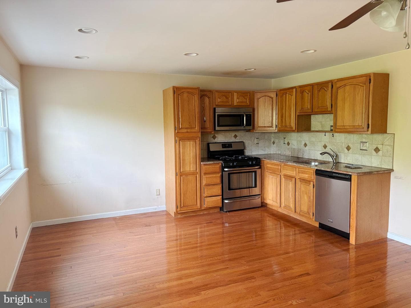 12518 Fedor Place photo 7