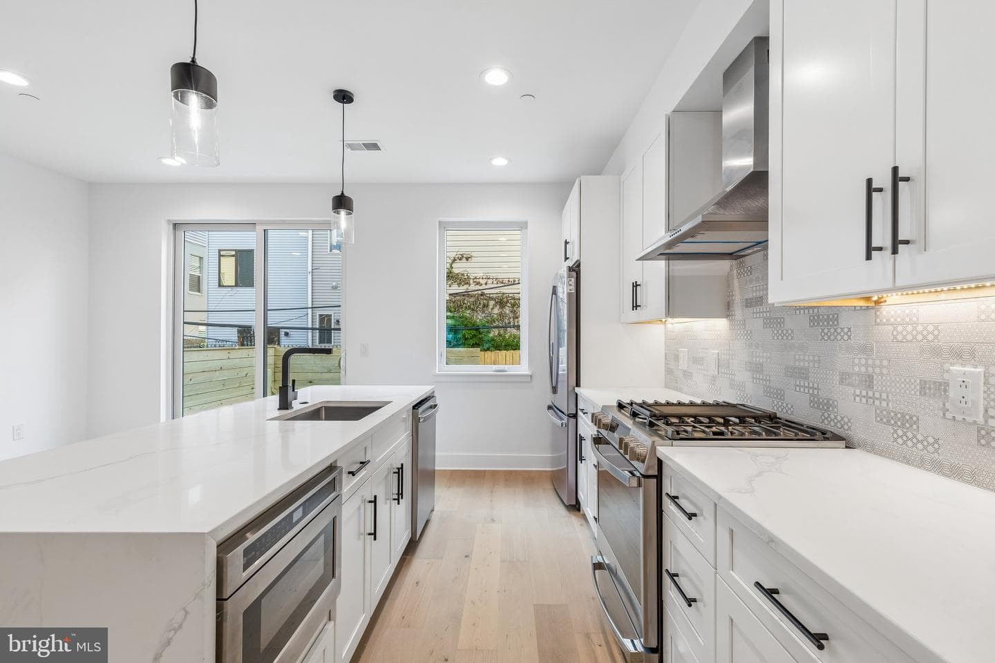 1342 S Bouvier Street photo 7