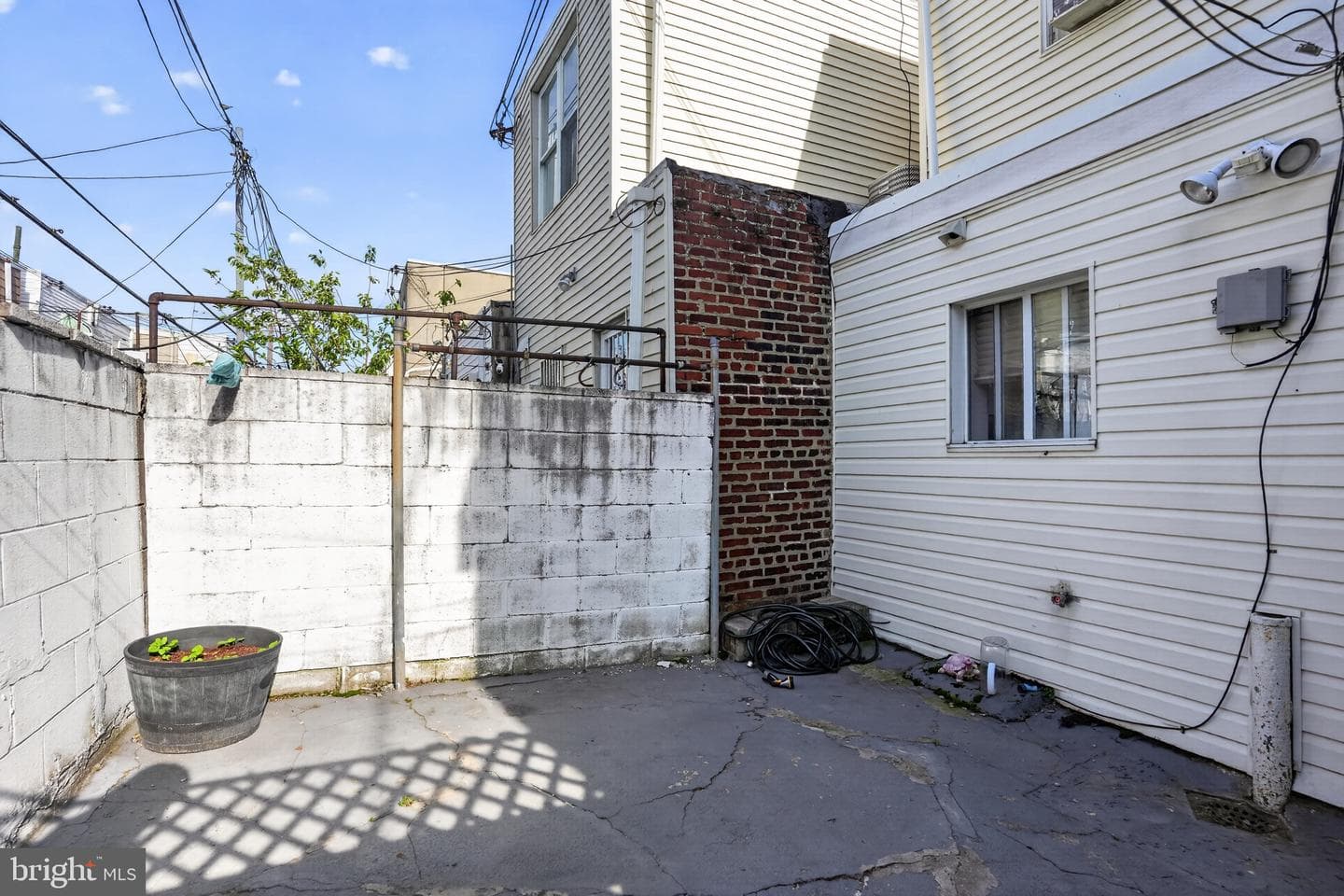 945 Daly Street photo 16