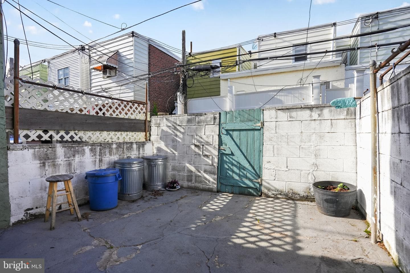 945 Daly Street photo 17