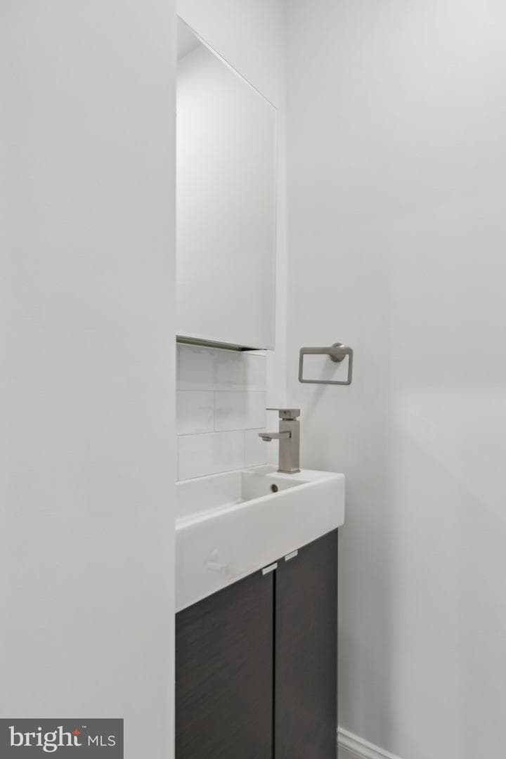 1027 Cross Street photo 7