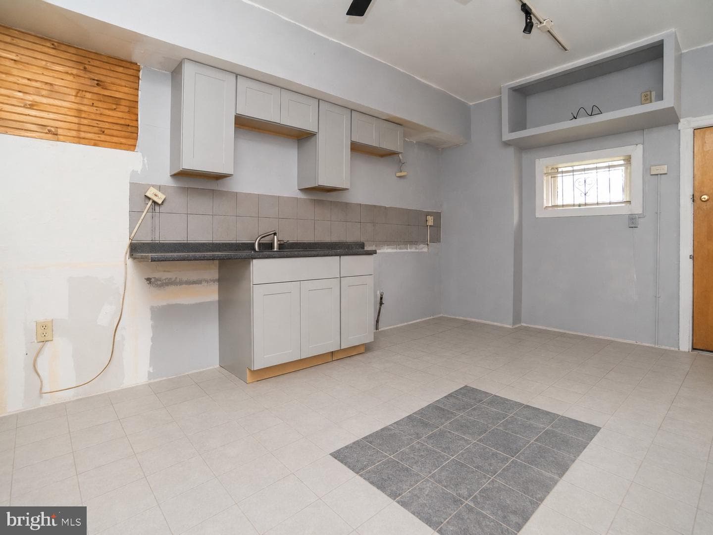 5644 Catharine Street photo 5