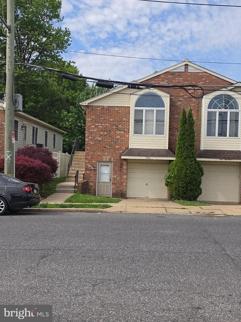 402 Solly Ave photo 1