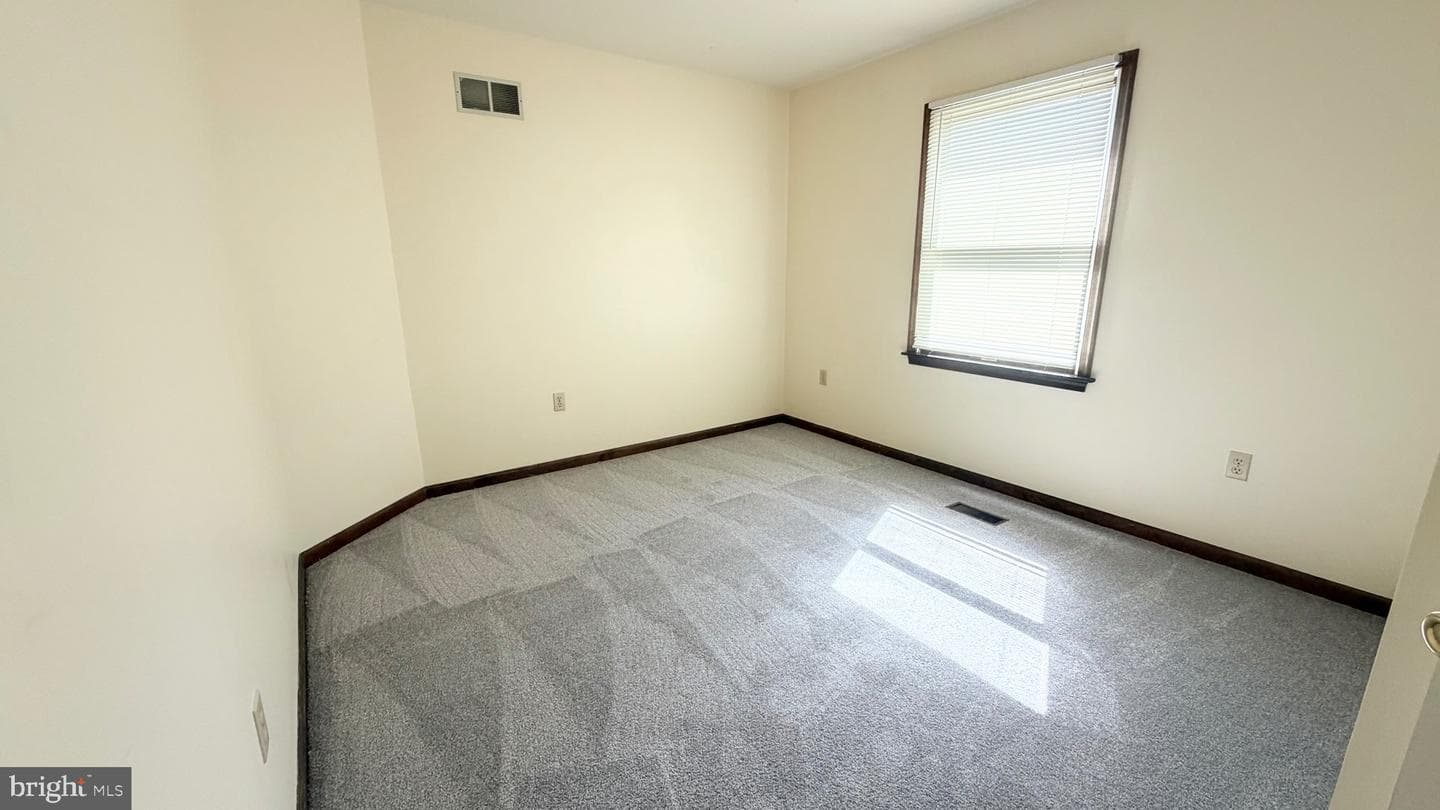 402 Solly Ave photo 16