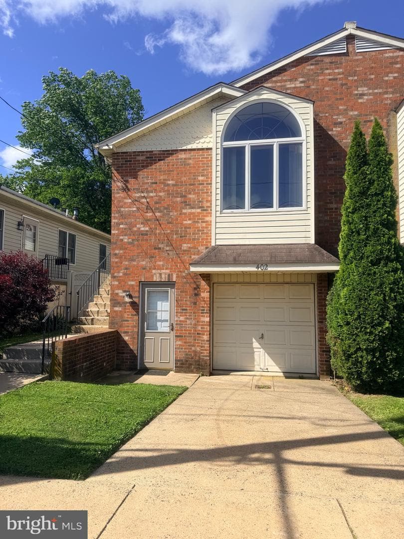402 Solly Ave photo 2