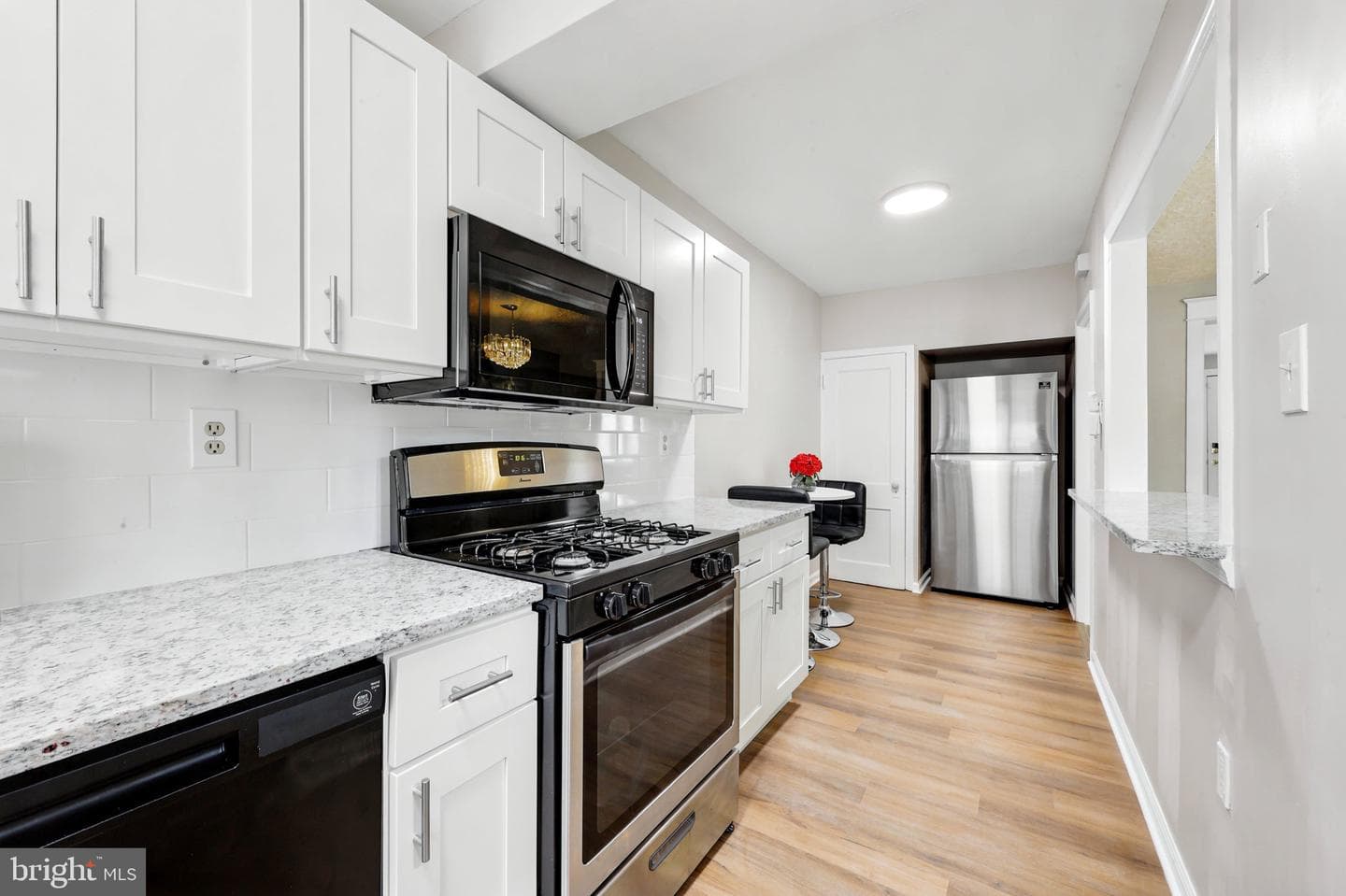 869 E Price St photo 10