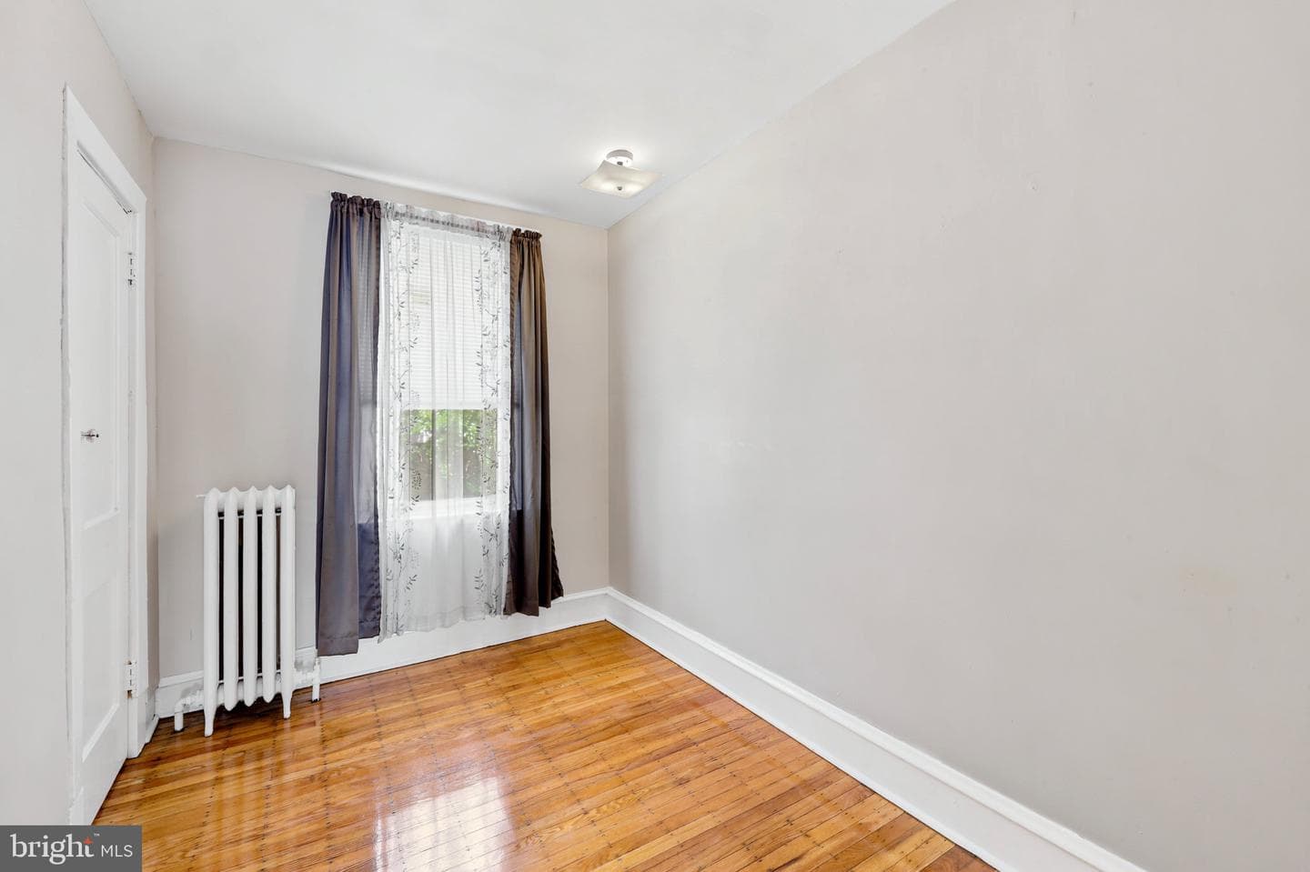869 E Price St photo 13