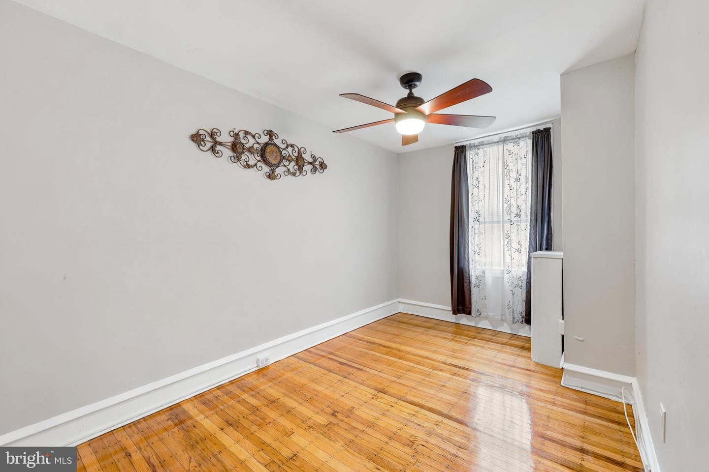 869 E Price St photo 15