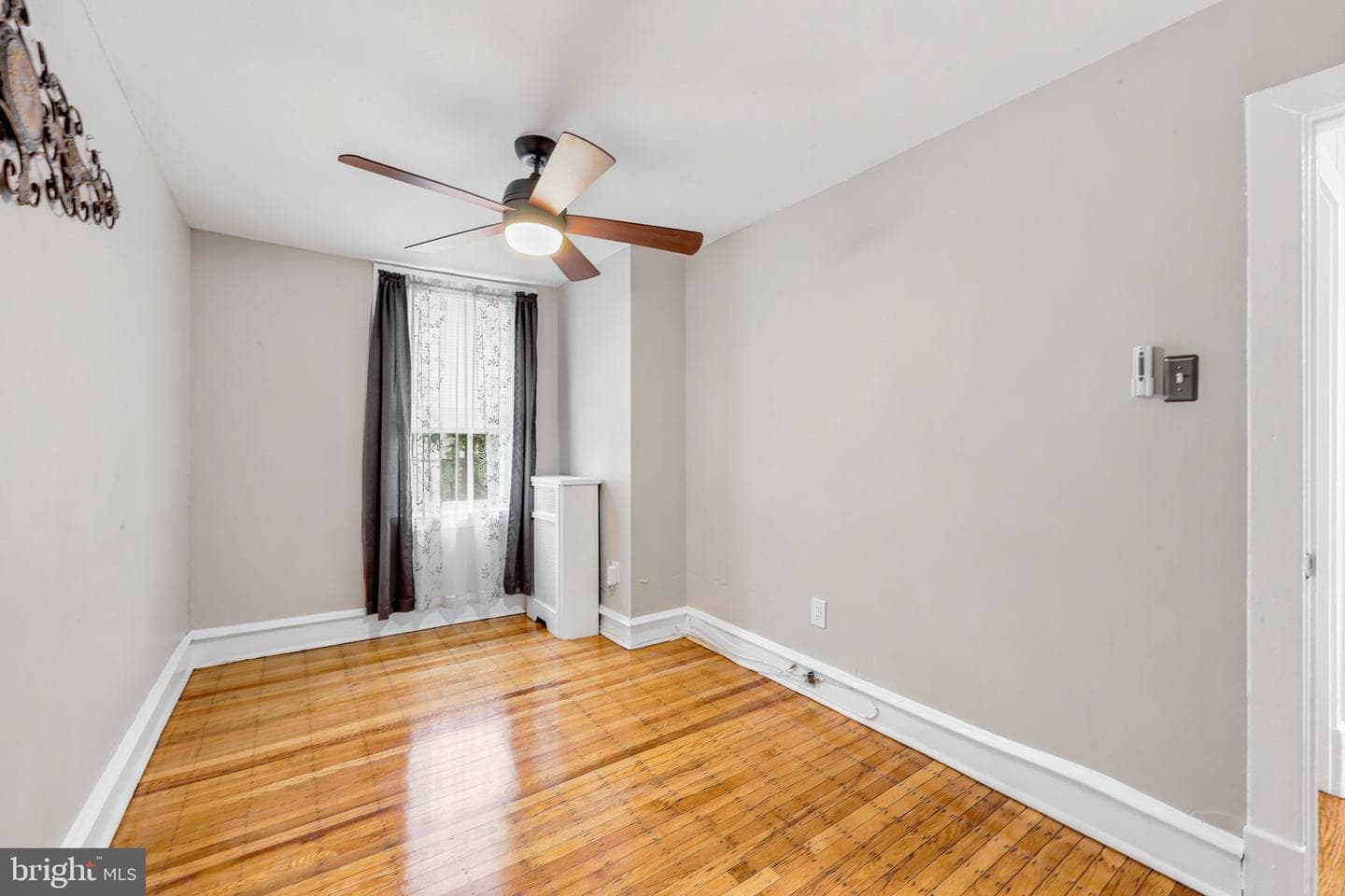 869 E Price St photo 16