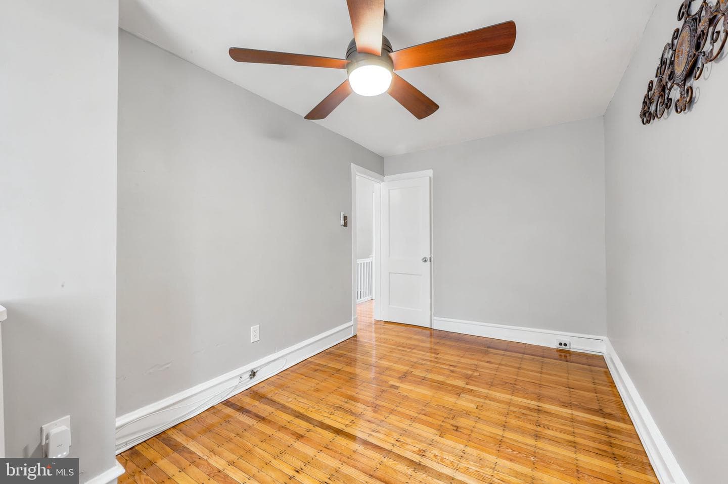 869 E Price St photo 17