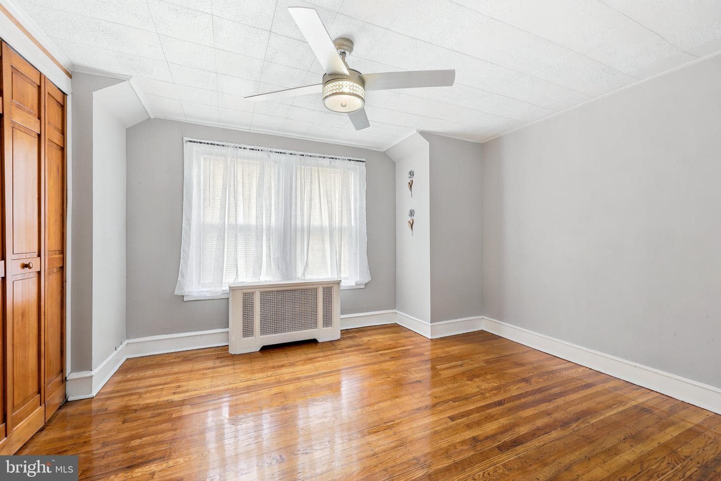 869 E Price St photo 19