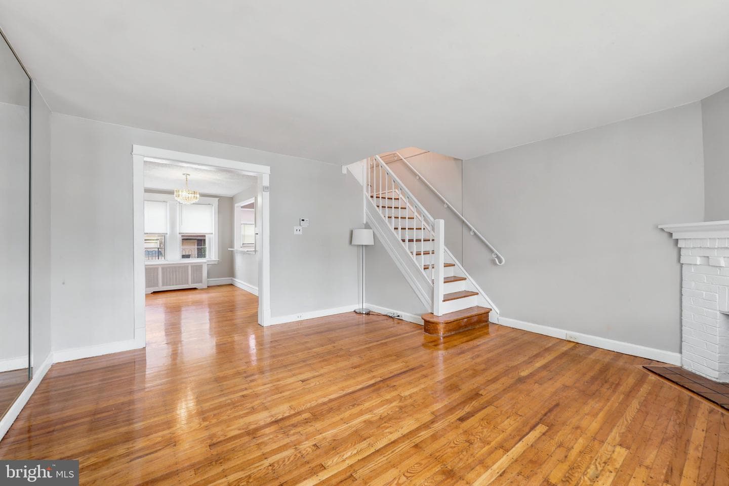 869 E Price St photo 3