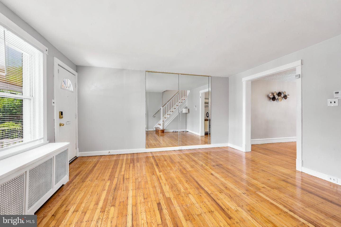 869 E Price St photo 4