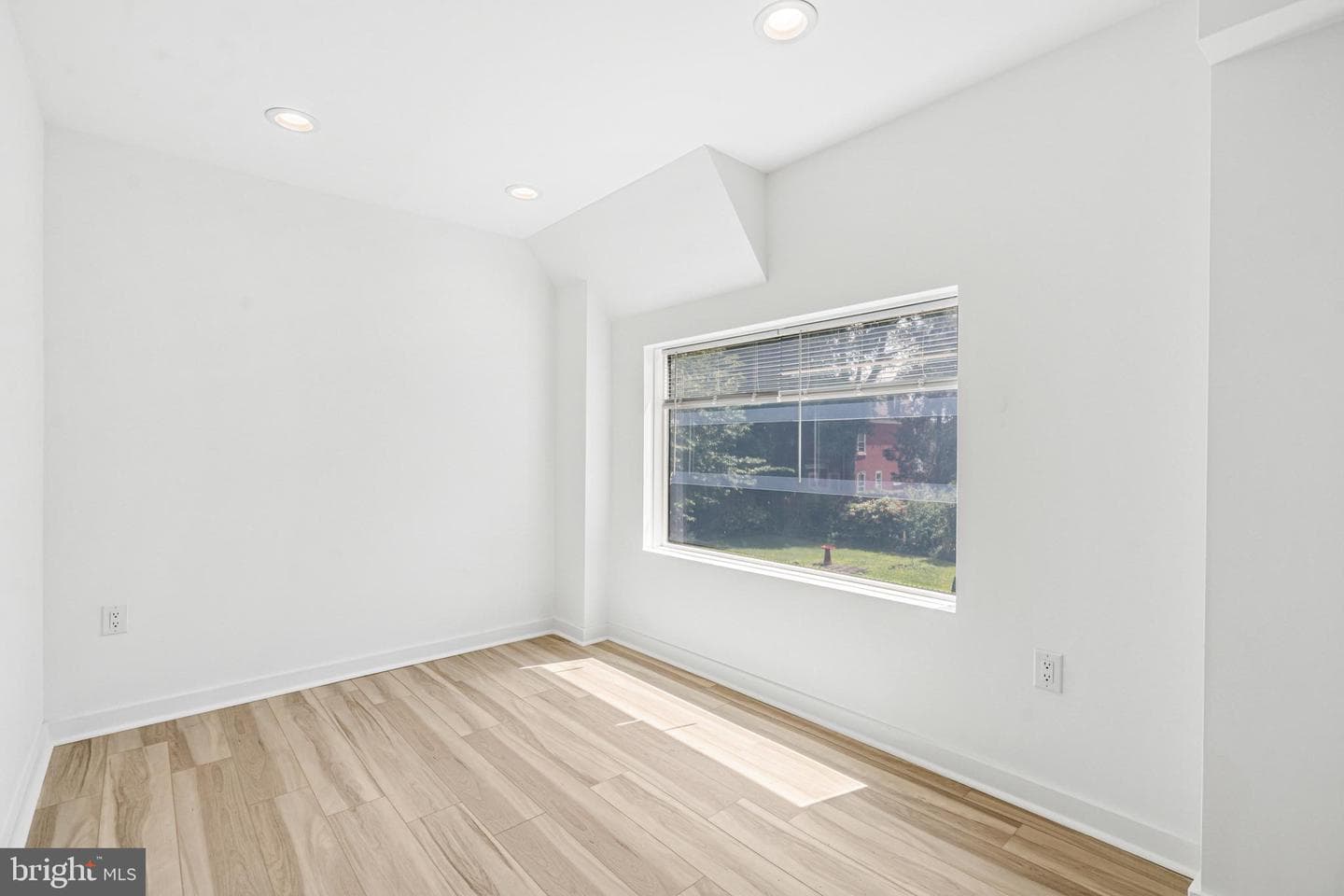 140 W Price St photo 16