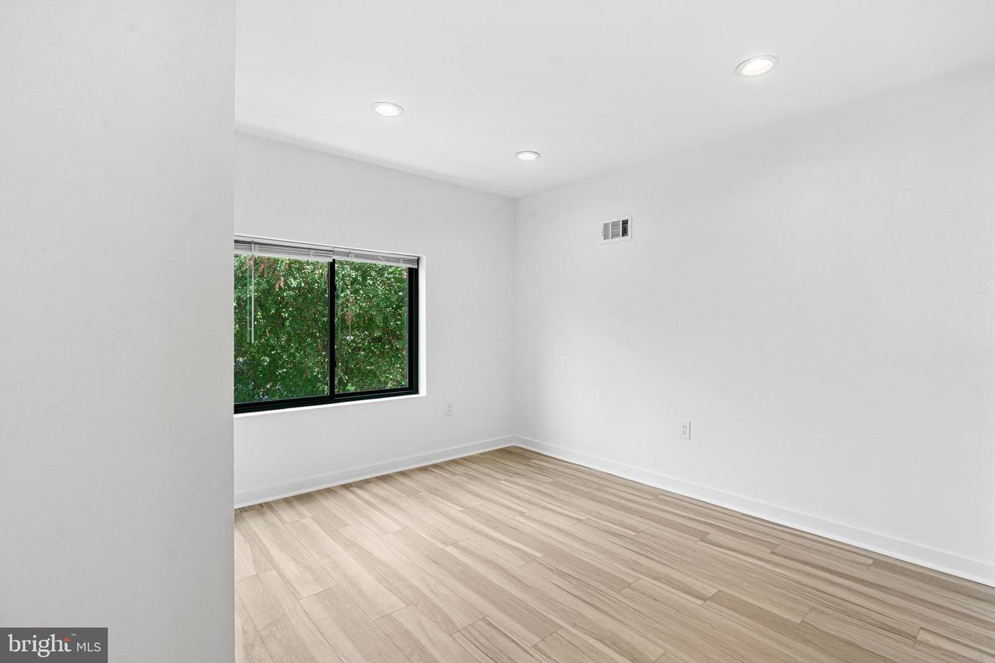 140 W Price St photo 18