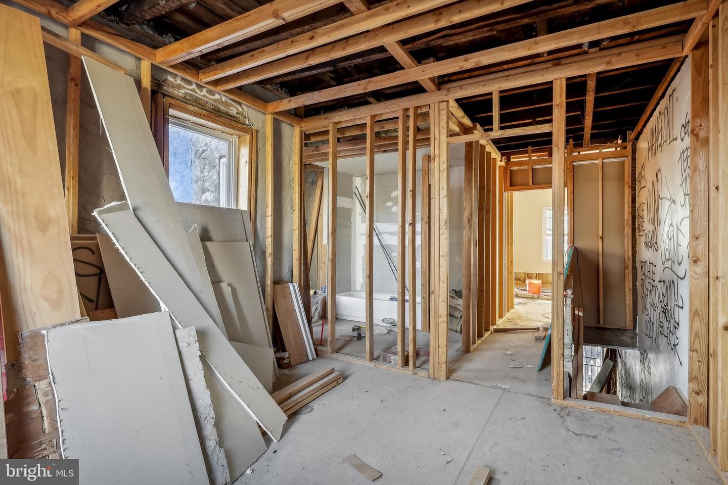 2911 N Howard Street photo 5