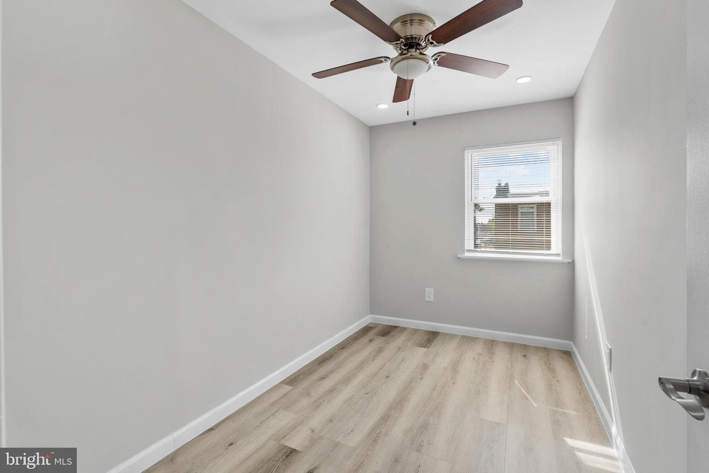 7233 Rupert Street photo 14