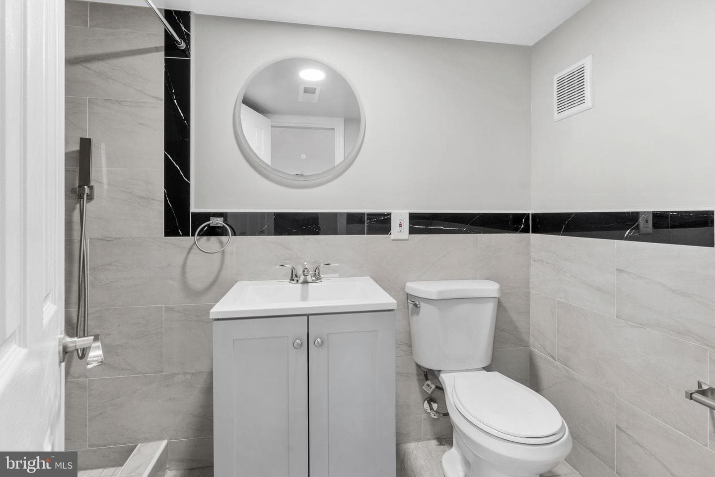7233 Rupert Street photo 20