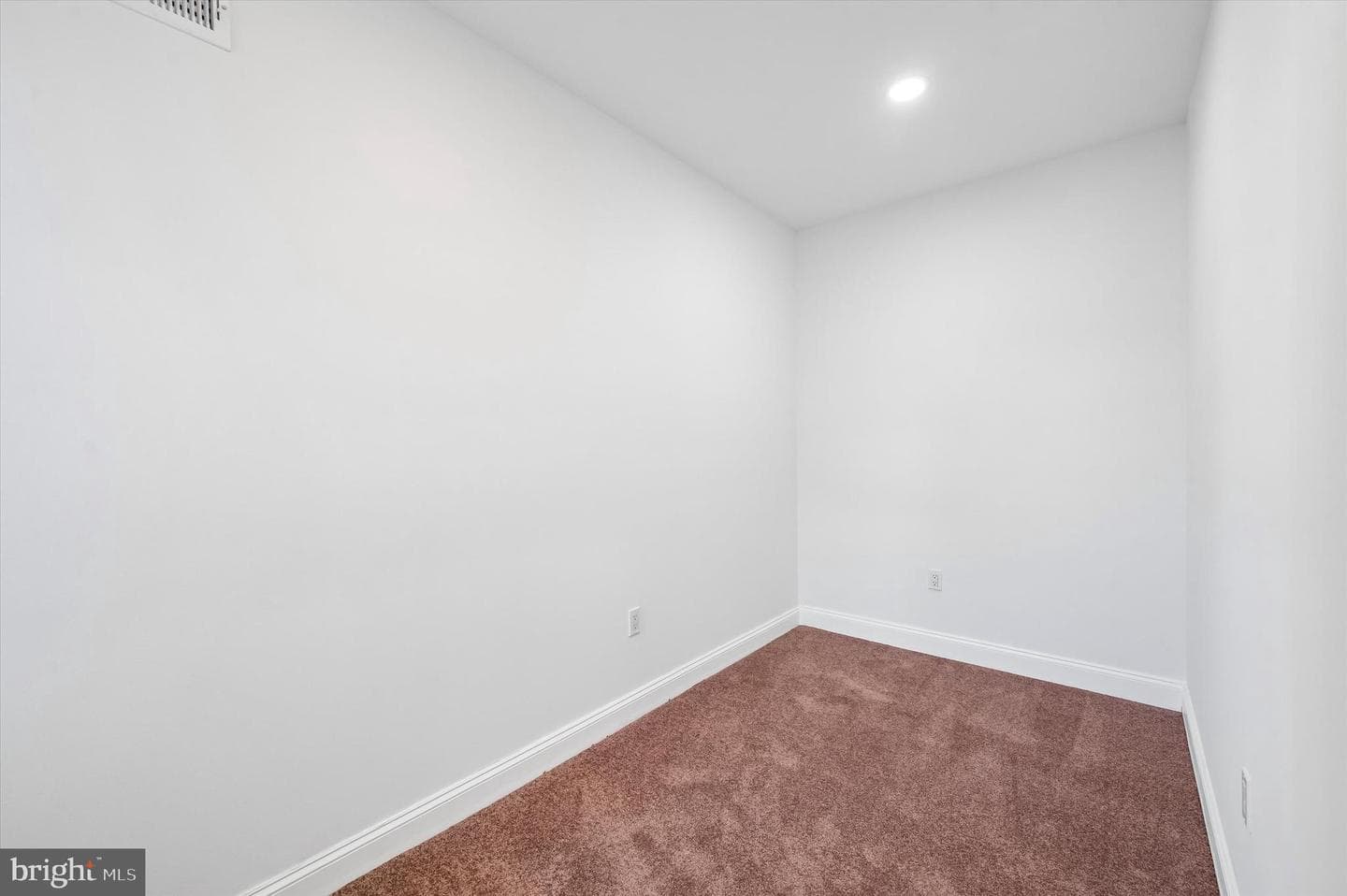2542 W York Street photo 14