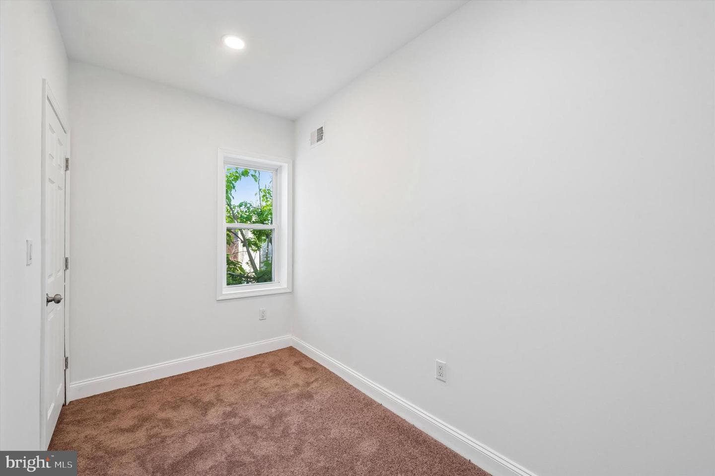 2542 W York Street photo 15
