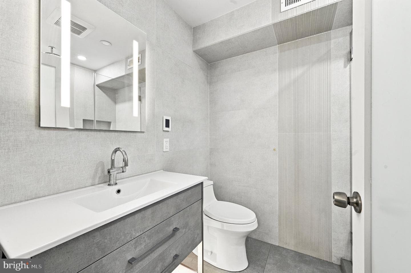 1207 S Marshall Street photo 12